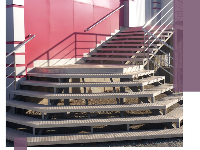 Лестницы для магазина в Сестрорецке — изготовление и монтаж