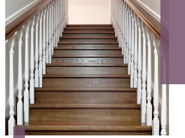 Лестницы из ясеня на заказ в Сестрорецке — изготовление и монтаж