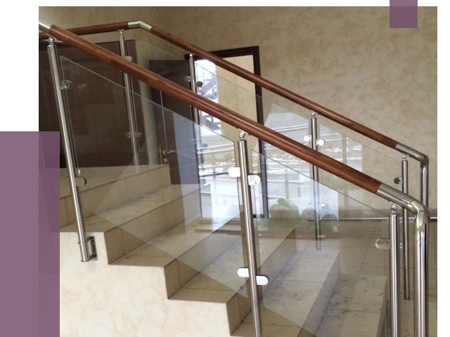 Комбинированные перила из металла и дерева в Сестрорецке