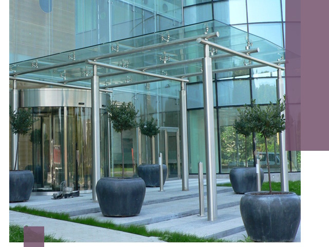 Навесы из стекла на заказ в Сестрорецке — монтаж и установка