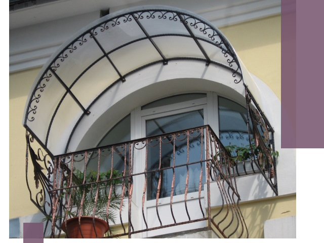 Козырьки над балконом в Сестрорецке — изготовление и монтаж