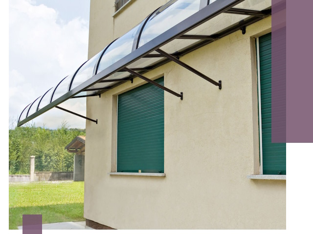 Козырьки над окнами в Сестрорецке — изготовление и монтаж по выгоде