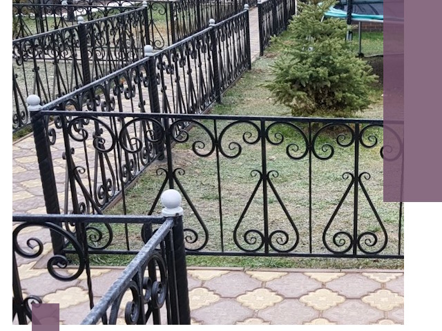 Кованые газонные ограждения под ключ в Сестрорецке